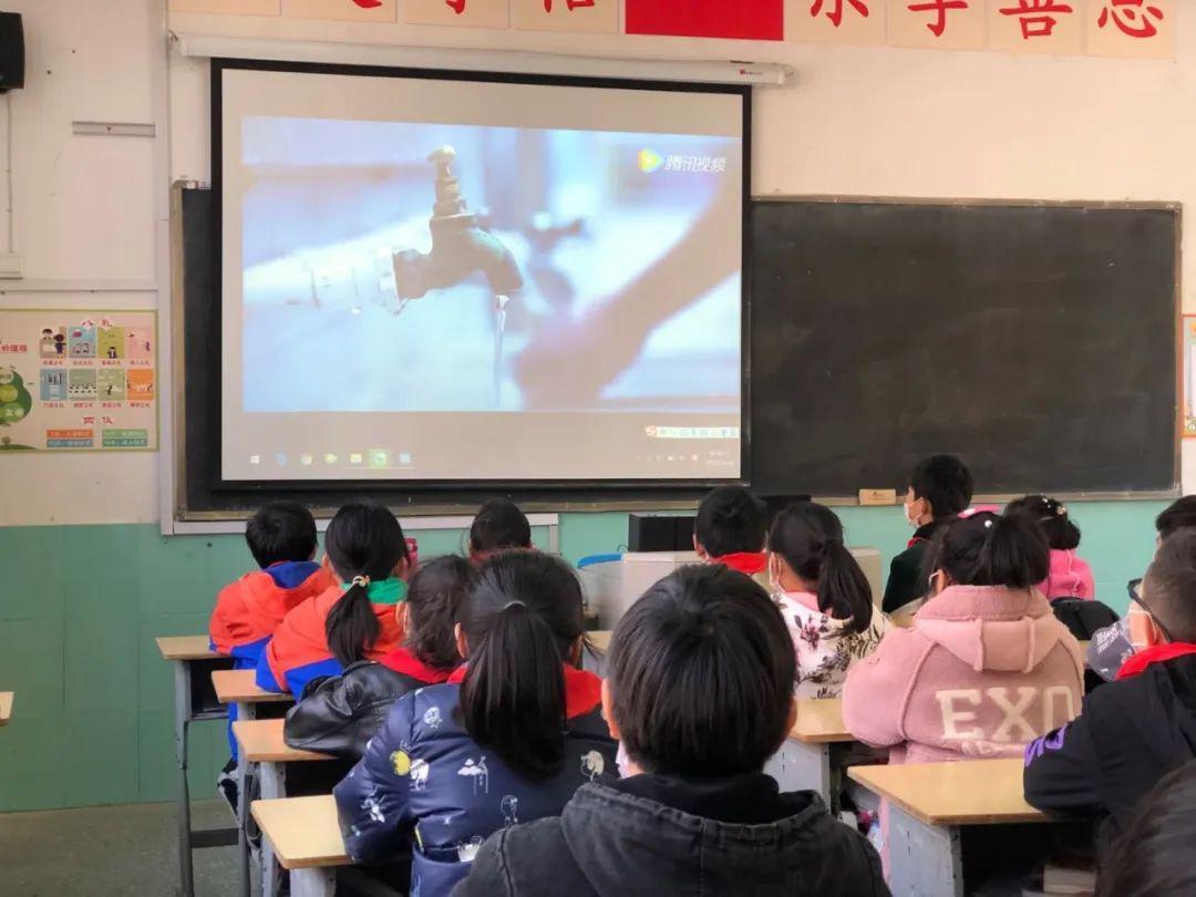 【历史达人进】 1.元朝是不是中国历代王朝，军事最厉害的，王朝，。 2.中国人口是不是在元朝是游戏画面